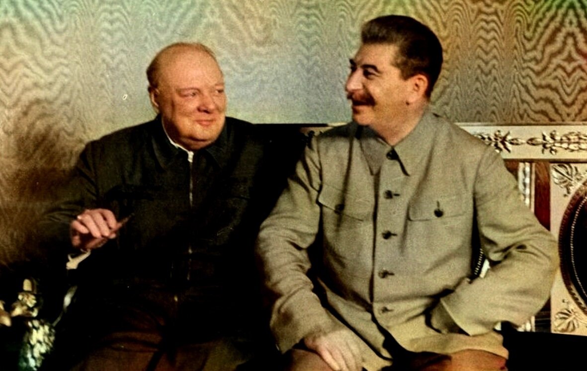 Выдающийся английский политический деятель XX века Уинстон Черчилль с первых дней образования Советской России и на протяжении всей своей жизни был её непримиримым врагом.-2