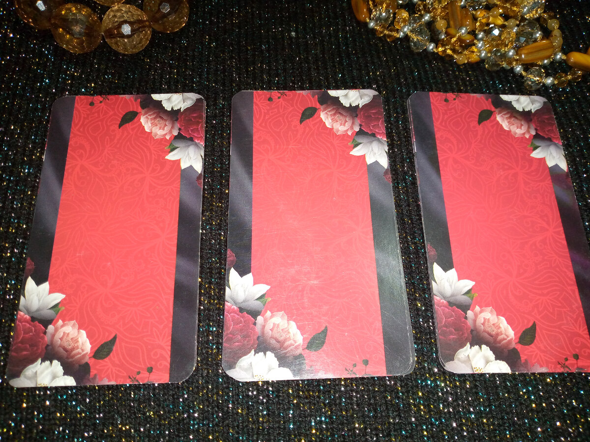 Слева направо - первый, второй, третий.