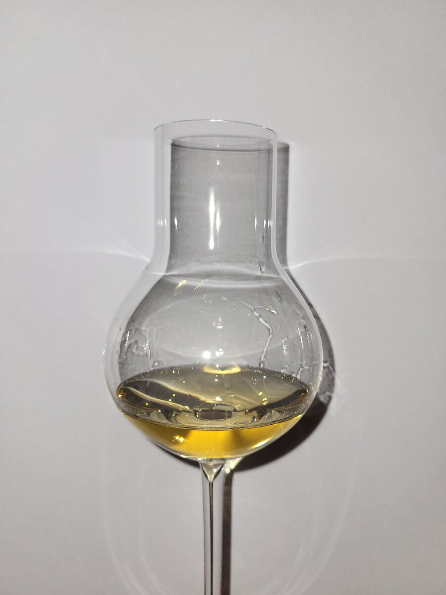 Виски в бокале, выглядит как желе! Фото автора.