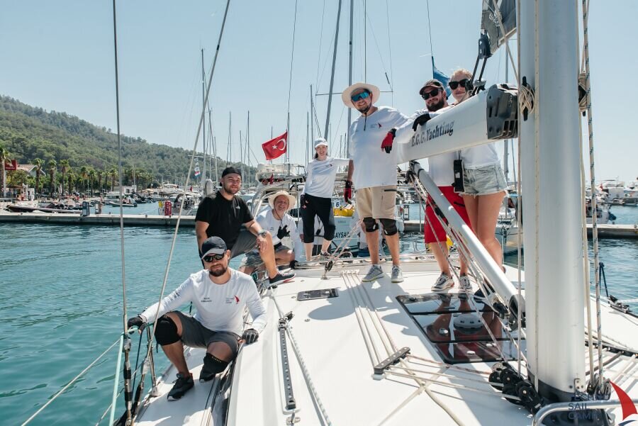 Она организовала 20 международных регат 100CAPTAINS разного уровня и&nbsp;благополучно отправила в&nbsp;море и&nbsp;вернула на&nbsp;берег более 3000 человек.-9