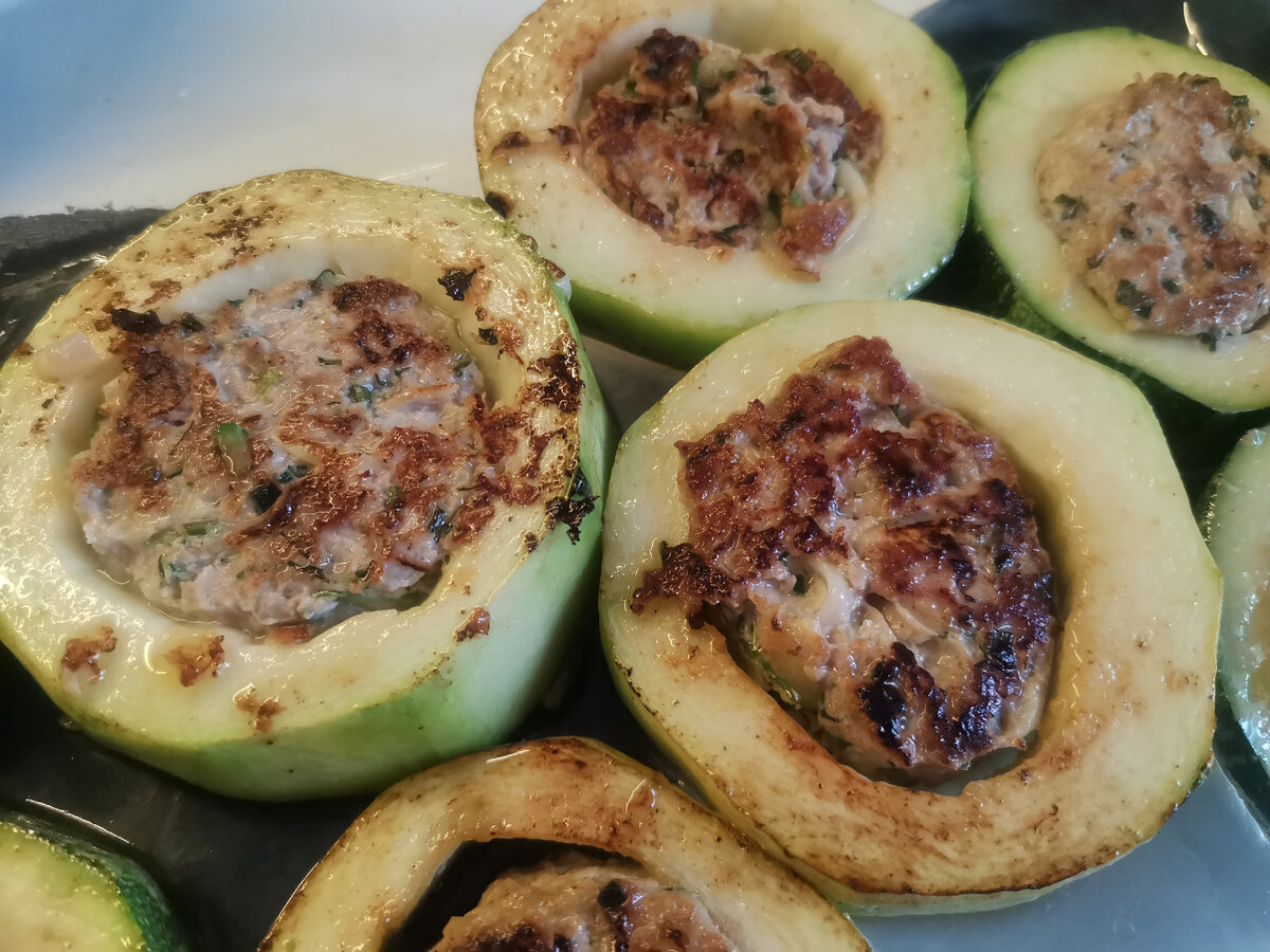 Эти уже с начинкой я поджарила на сковороде, для вкуса. 