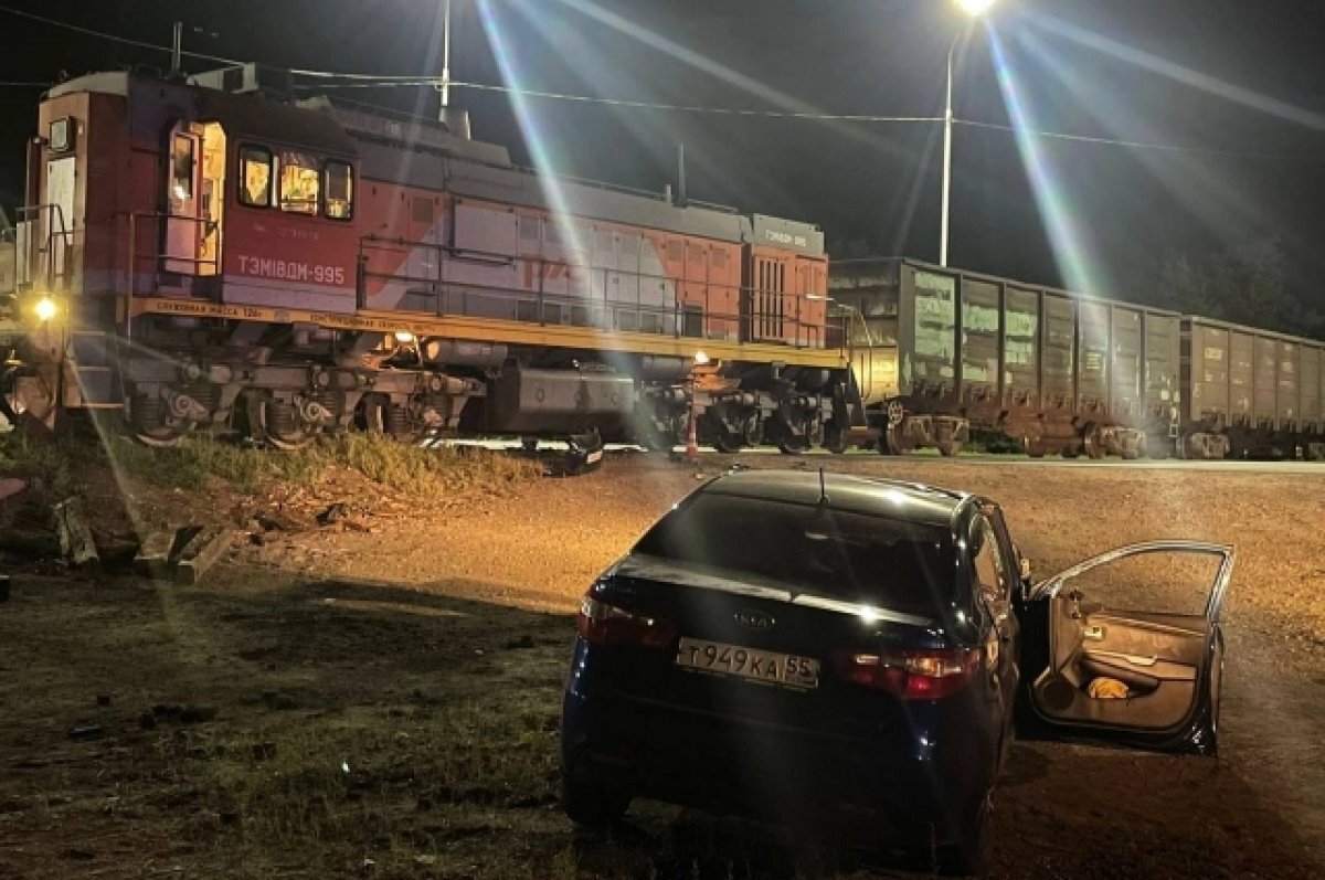    Водитель без прав врезался в грузовой тепловоз с 11 вагонами