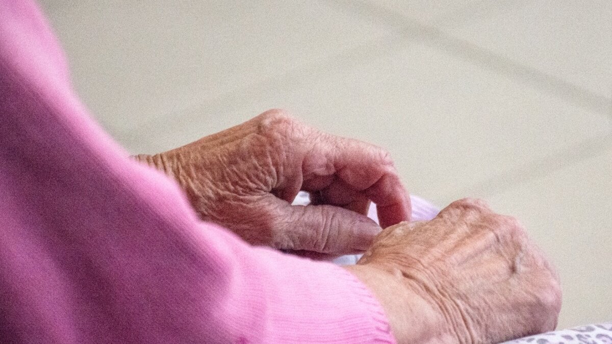     В МВД по Татарстану предупредили о новом способе мошенничества. Пенсионерам обещают сделать перерасчет выплат и коммунальных платежей.