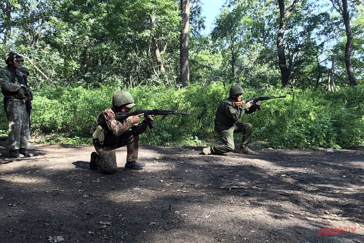    Полевой лагерь добровольческого отряда «БАРС-14».