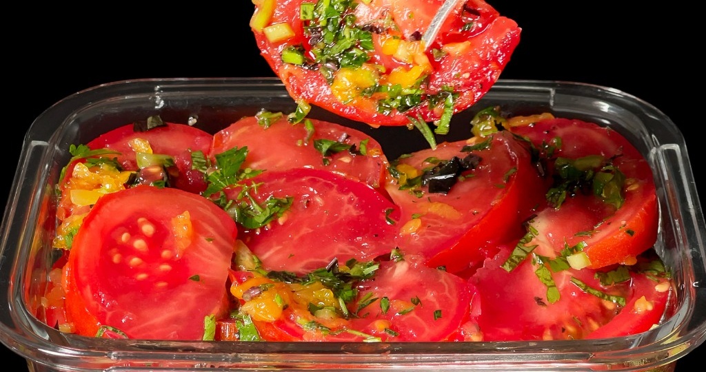 Все ищут рецепт этой закуски из помидоров. Настолько вкусно, что вмиг разлетается со стола