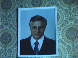 Фото из фильма "Прикосновение", там тоже висел пугающий портрет умершего родственника