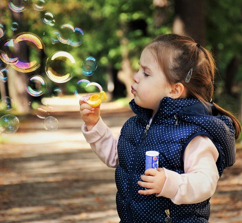 Это не моя дочь, муж запрещает выкладывать ее лицо как раз из соображений безопасности. maxpixel, bit.ly/2WPxckd