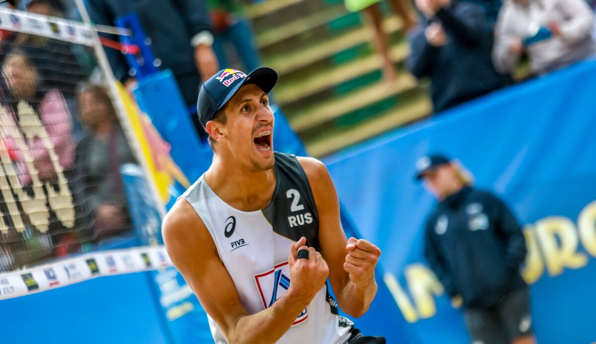 Олегу Стояновскому 22 года. Он самый молодой чемпион мира по пляжному волейболу в истории.