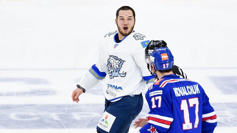 Ковальчук после драки с Рыспаевым. Фото с khl.ru