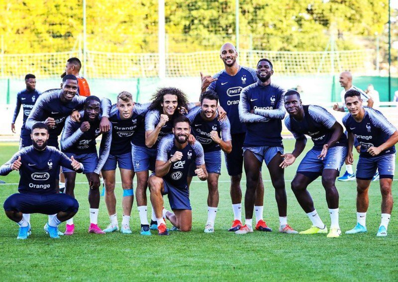 Сборная Франции на тренировке.
Источник: https://bookmaker-ratings.ru/wp-content/uploads/2019/09/france1.jpg