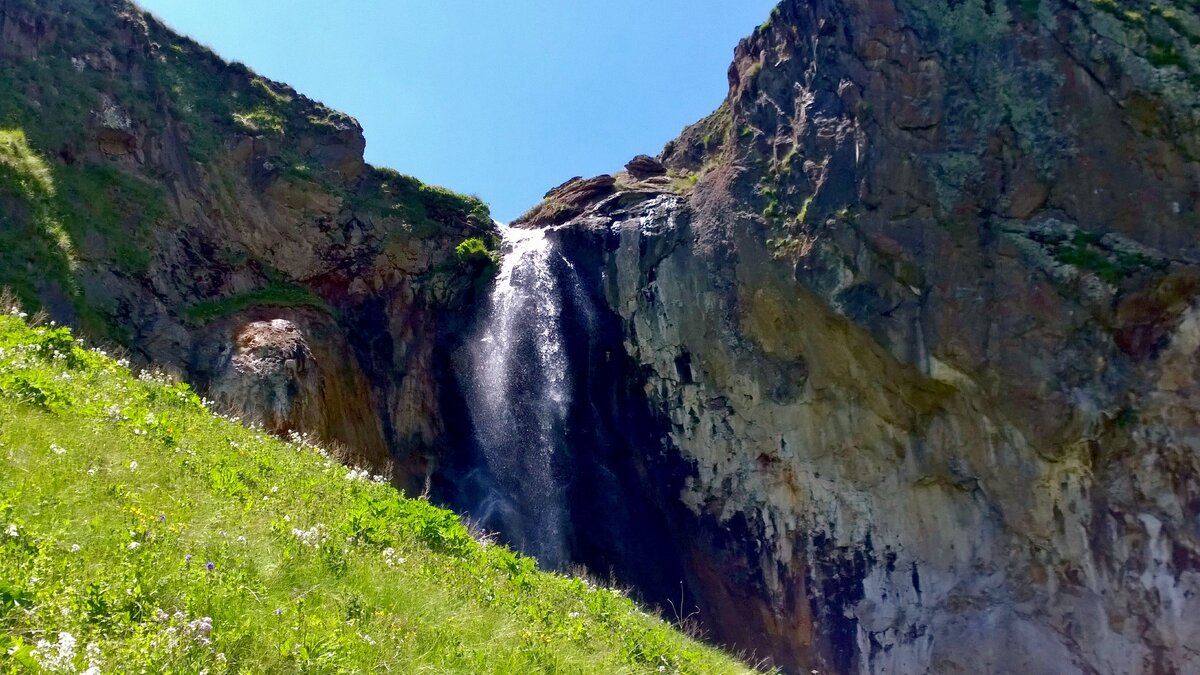 Загадки водопадов. Водопад Эмир Джилы Су. Водопад Кызыл Су. Водопад Эмир Кабардино Балкария. Джилусу источники.