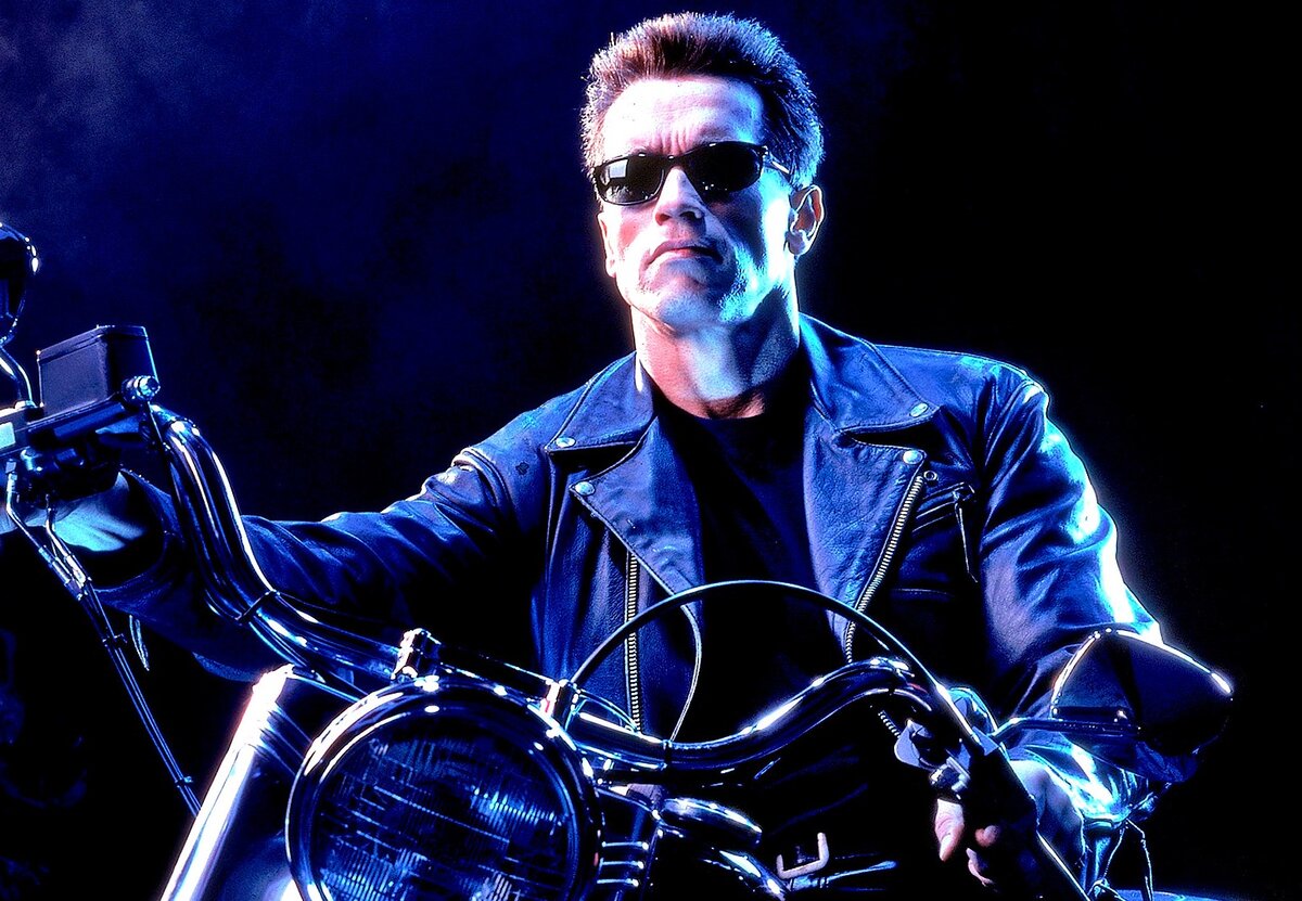 Фильм Джеймса Кэмерона. В ролях: Арнольд Шварценеггер, Линда Хэмилтон, Эдвард Ферлонг.