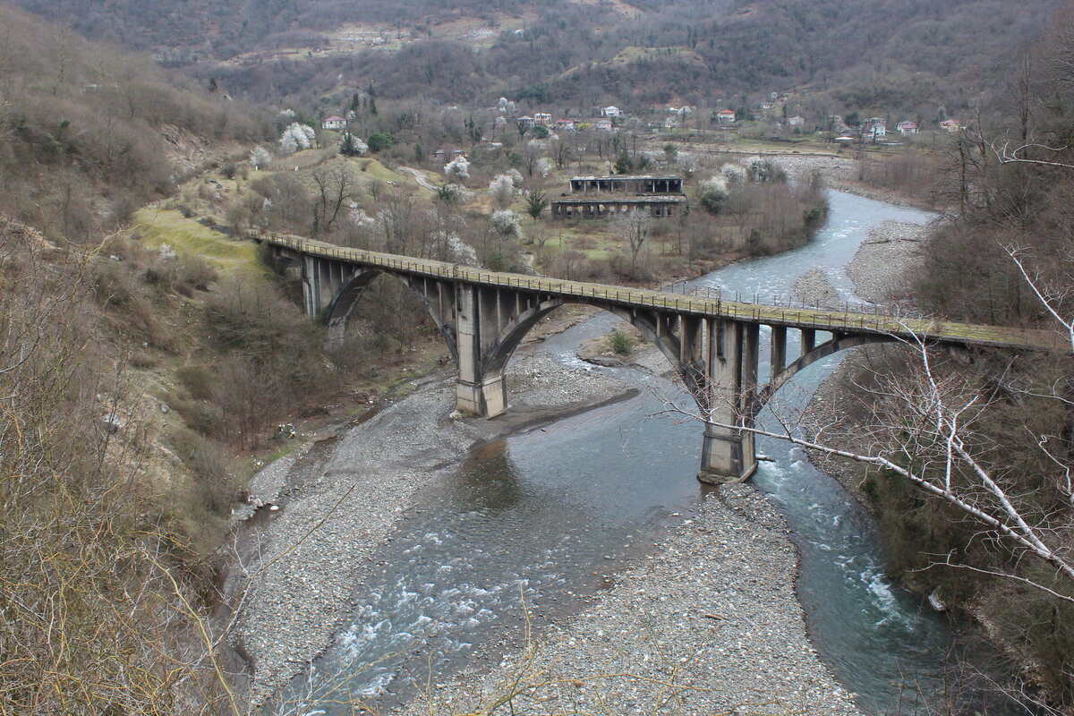 Железнодорожный мост в Ткварчели