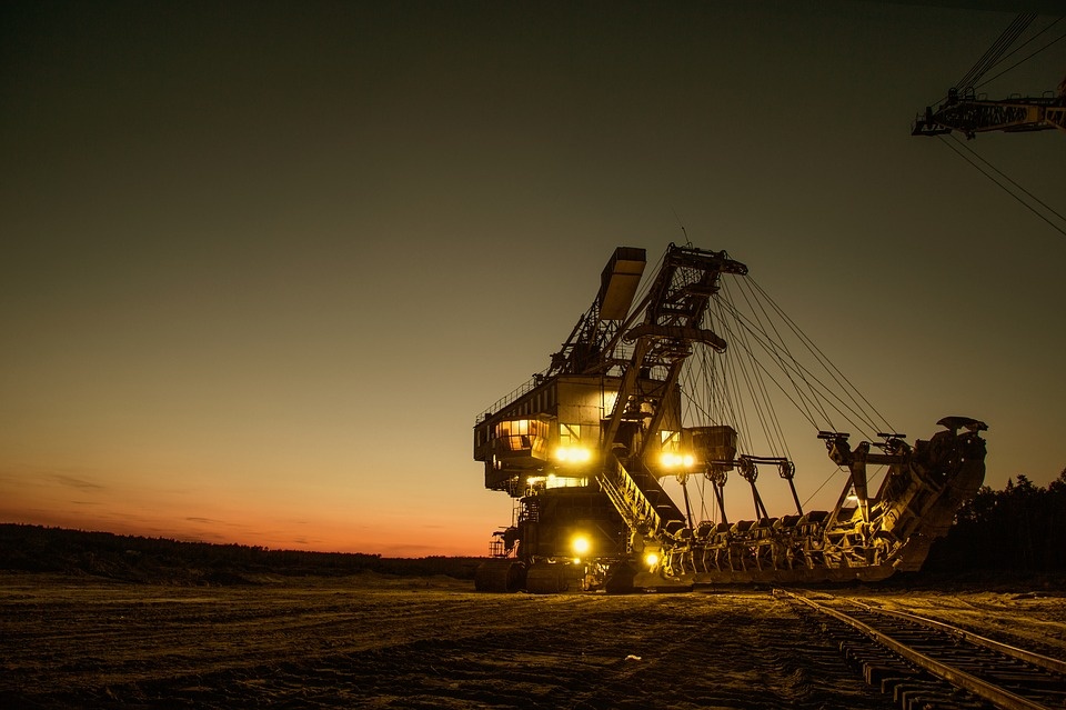 https://pixabay.com/photos/mining-excavator-mining-1736293/