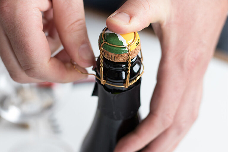 Мюзле на бутылке шампанского