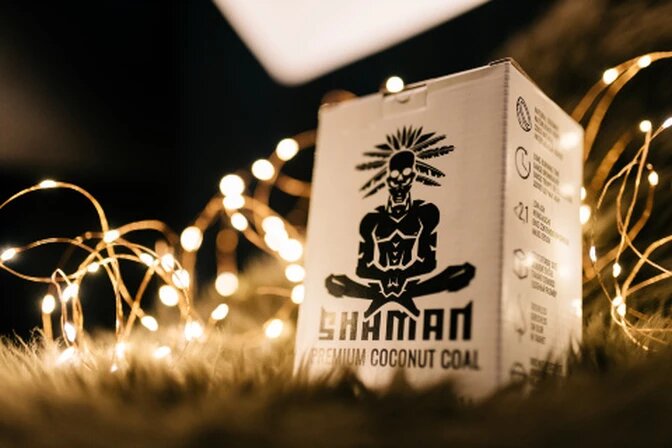 Никаких нежелательных запахов горения, дыма, искр или неприятных вкусов не должно нарушать ваше курение с премиальным углем для кальяна Шаман. 