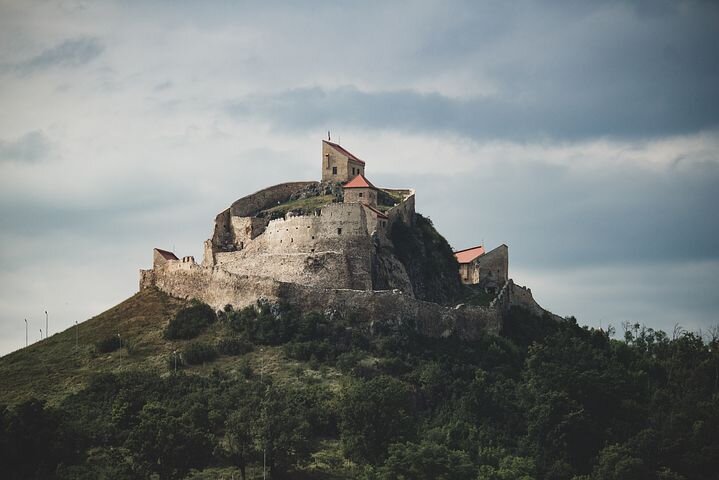 https://pixabay.com/ru/photos/%D1%82%D1%80%D0%B0%D0%BD%D1%81%D0%B8%D0%BB%D1%8C%D0%B2%D0%B0%D0%BD%D0%B8%D1%8F-%D1%86%D0%B8%D1%82%D0%B0%D0%B4%D0%B5%D0%BB%D1%8C-%D1%81%D1%80%D0%B5%D0%B4%D0%BD%D0%B5%D0%B2%D0%B5%D0%BA%D0%BE%D0%B2%D1%8B%D0%B9-4328078/