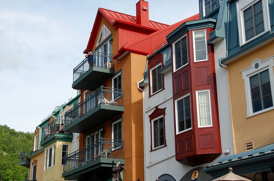 https://pixabay.com/photos/balcony-building-apartment-2497684/
