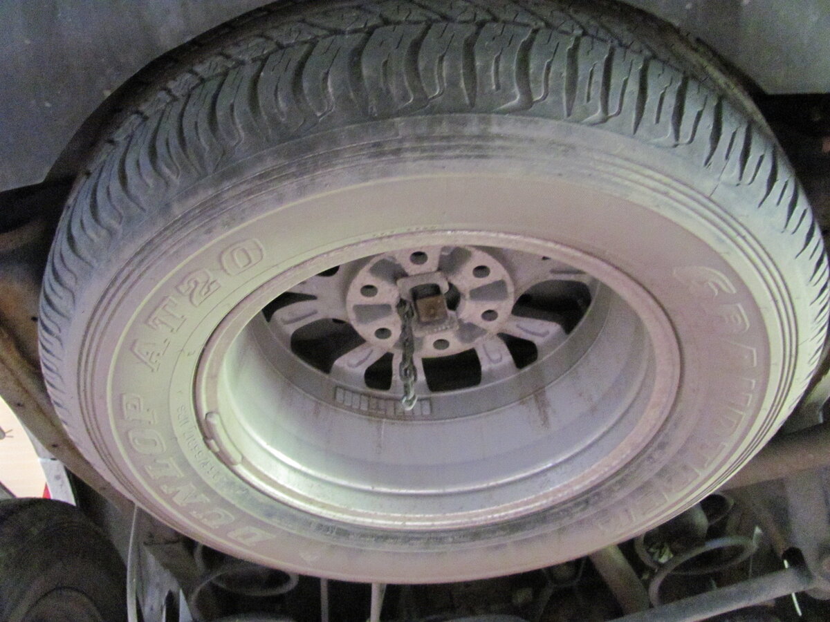 запаска на соболь 4х4. крепление баллона под днище автомобиля иж 2717. запаска под днищем рено мастер-1. Fiat ducato вид снизу. дискавери 4 запаска снизу.