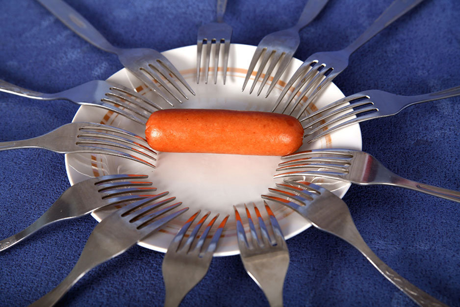 Изображение взято из интернета, но прекрасно передаёт суть происходящего на свадьбе.