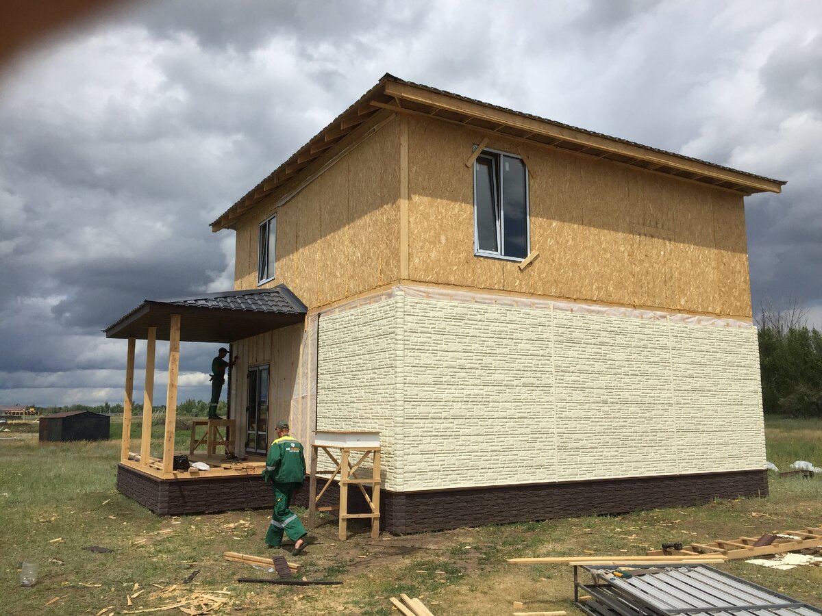 Дом из СИП-панелей в процессе отделки