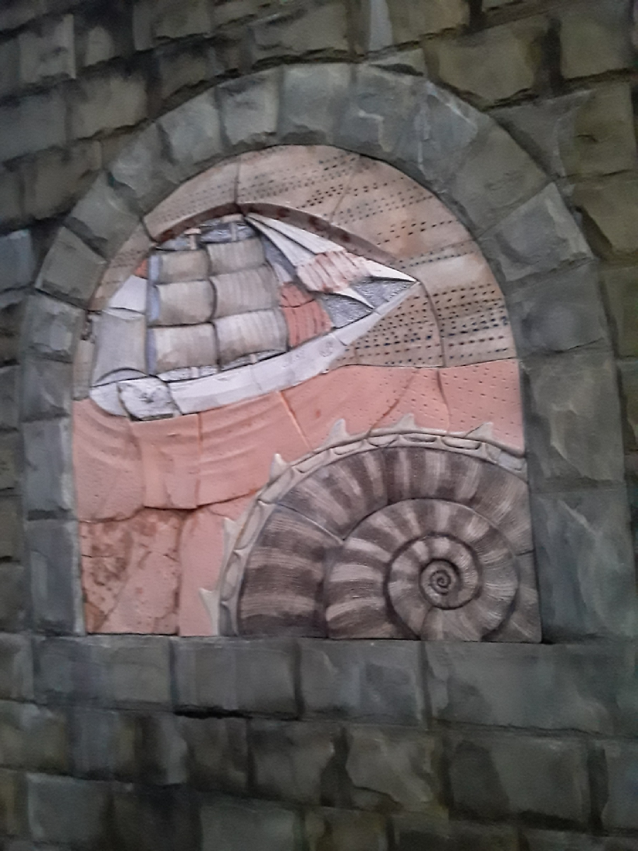 Сочинский колорит. Фреска на стене в городе