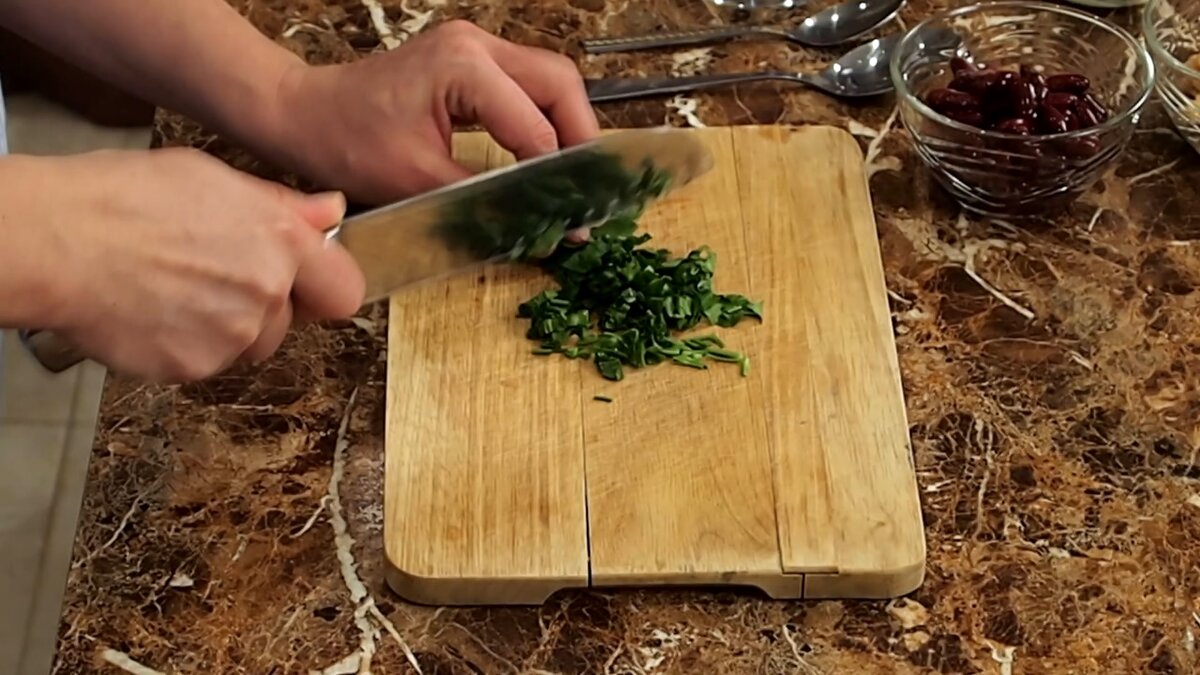 Салат с говядиной и фасолью