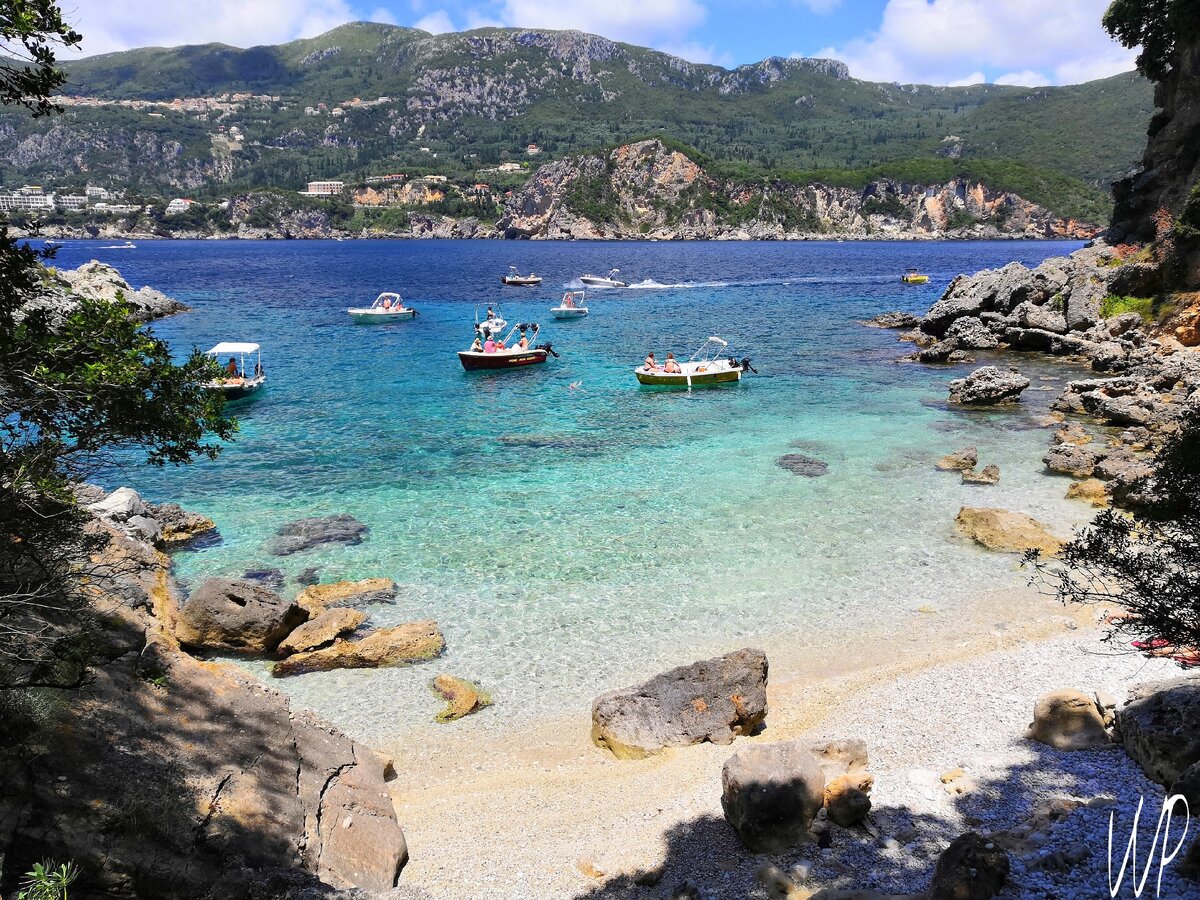 маленький дикий пляж