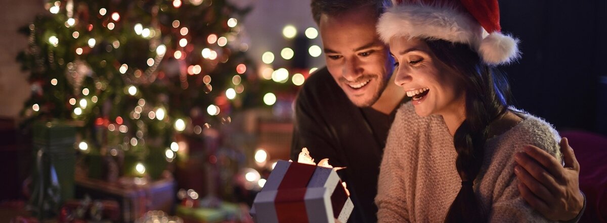 Влюблённая пара на Новый год. Фото из интернета