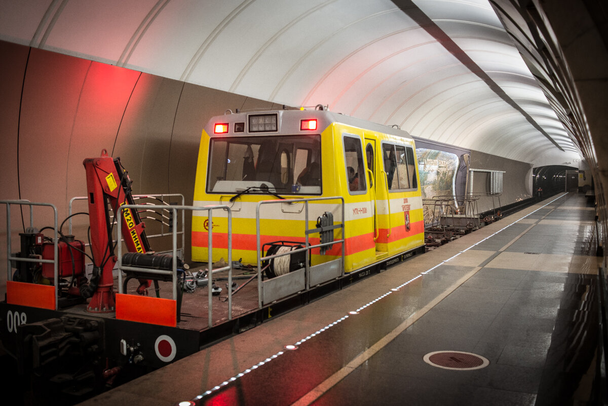 дождливой ночью у метро Как выглядит ночью московское метро (и что там происходит в это время) |  Москва. Детали | Дзен