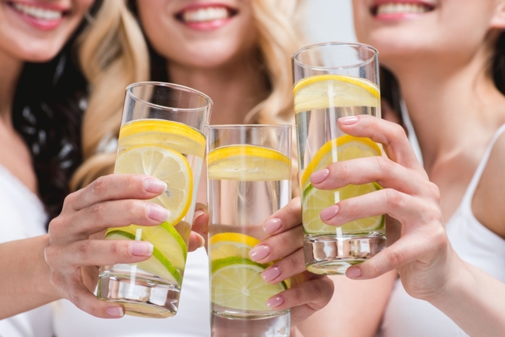 теплая вода с лимоном и медом полезный напиток