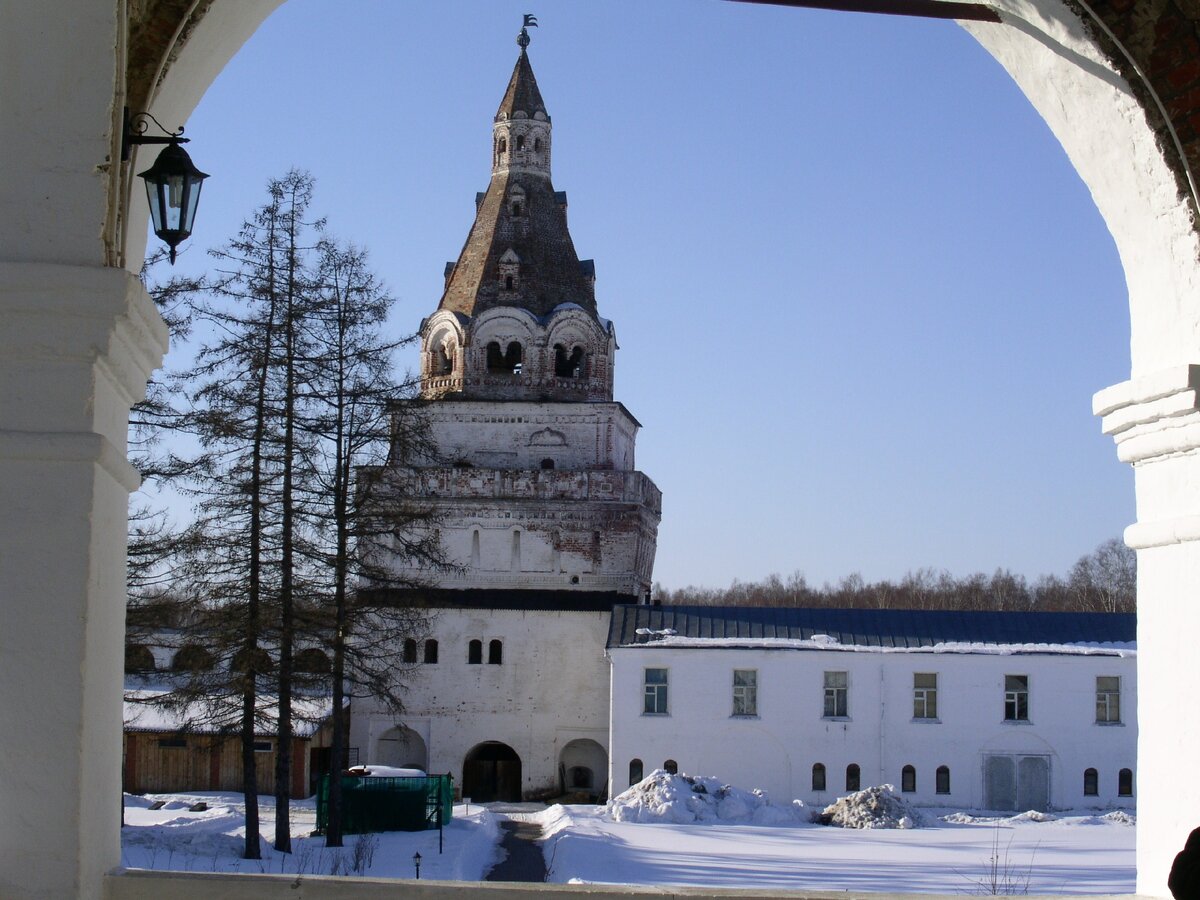 Зима 2005 года. Иосифо-Волоцкий монастырь.