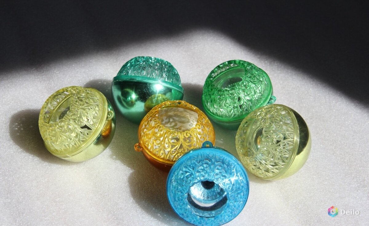 Иллюстрация из интернета. Шары из набора "Зеркальный". На фото очень элегантно подобраны  разрозненные шары из данного набора  холодных оттенков. 