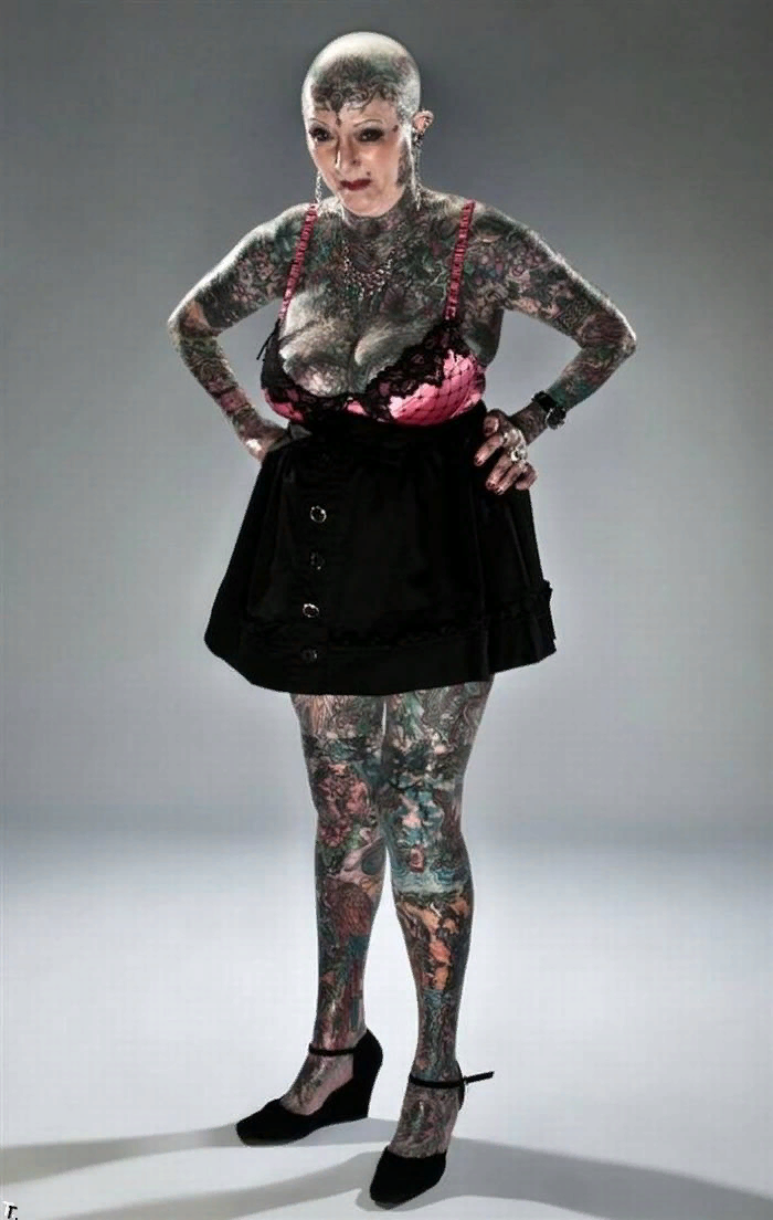 Необычный гиннесс. Необычные рекорды гиннесса. Самая большая ракетка для настольного тенниса рекорд. Мировые рекорды гиннесса. Человек с огромной прической.