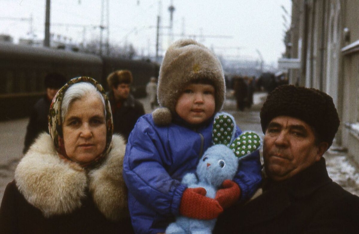 С бабаем и абикой на Саратовском вокзале, осень 1989 г.