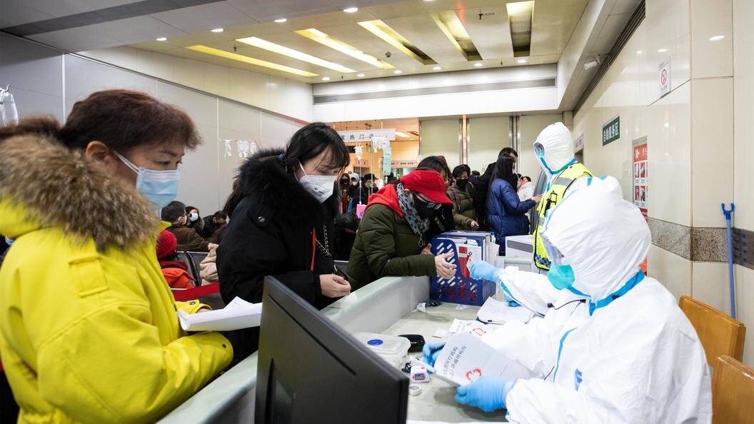 Несмотря на то, что ни один российский гражданин на сегодня не заболел коронавирусом, в стране объявлена ЧС. Сам вирус был внесен постановлением правительства в список опасных ситуаций
