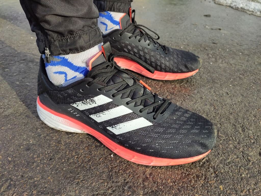 Преимущества кроссовок Adidas SL 20