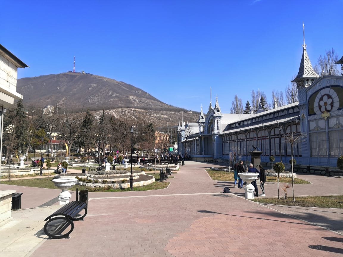 Фото автора.  Мы хотим погулять в Цветнике города Пятигорска.