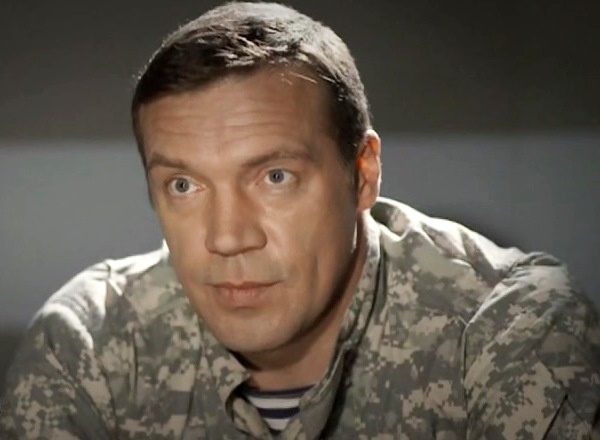 Олег Чернов в сериале "Морские дьяволы"/ Фото: kino-teatr.ru