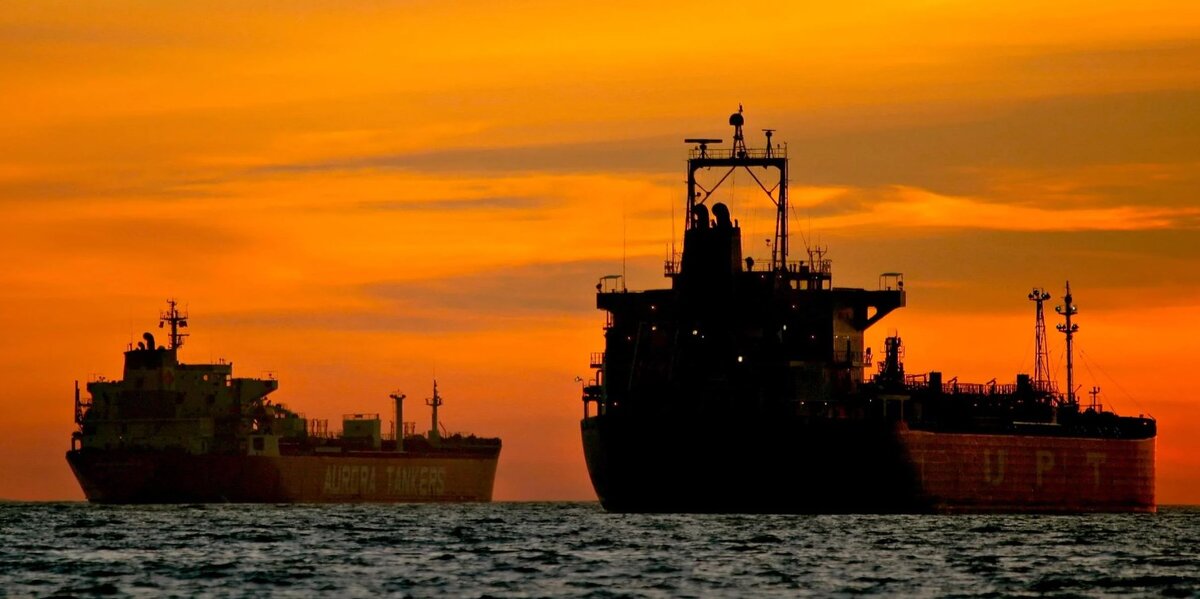 Саудовская Аравия хранит в море 140 миллионов баррелей сырой нефти