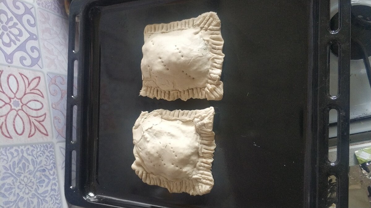 Выложить на смазанный противень