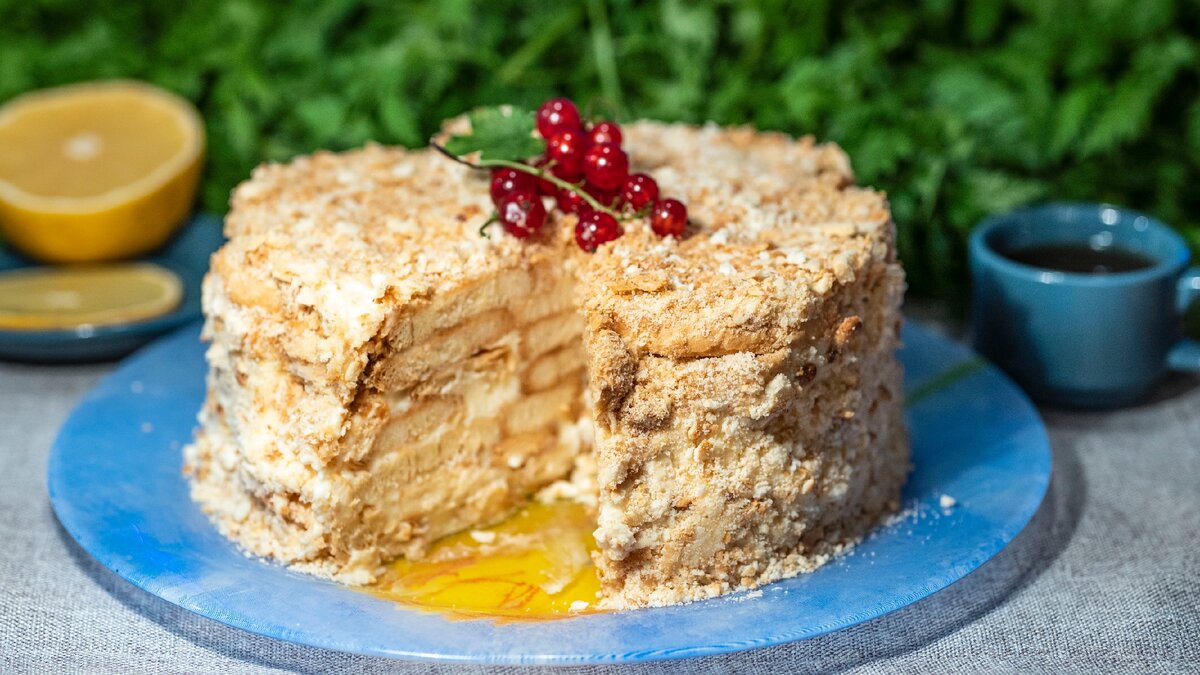Быстро и недорого – рецепт шикарного торта наполеон из простого печенья ушки и сметаны без сложной выпечки!