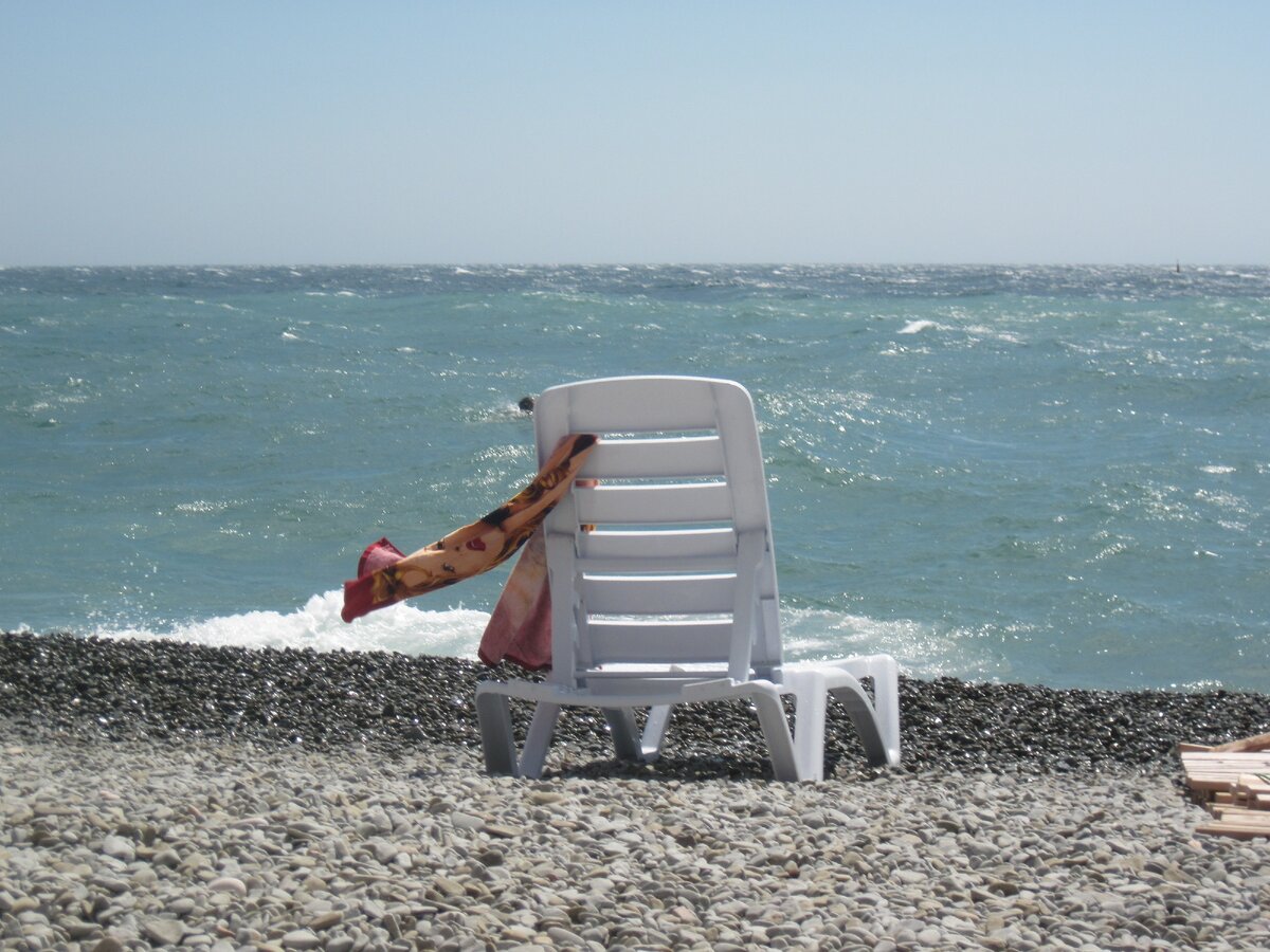 У воды - с мечтами о воде. Фото автора