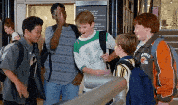 Фото: Shutterstock (phloxii). Гифки: giphy.com