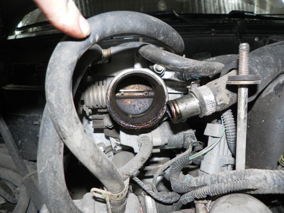 Запущенный случай грязной заслонки Chevrolet Niva
