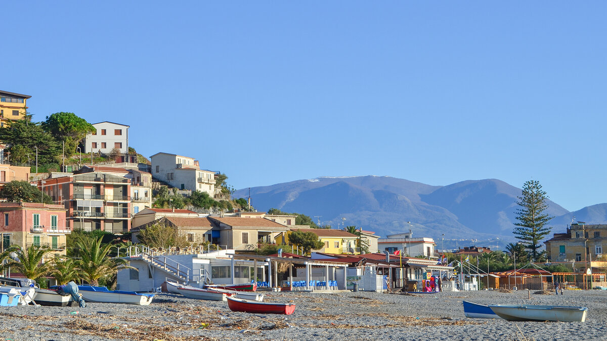 Побережье Тирренского моря в Скалее.