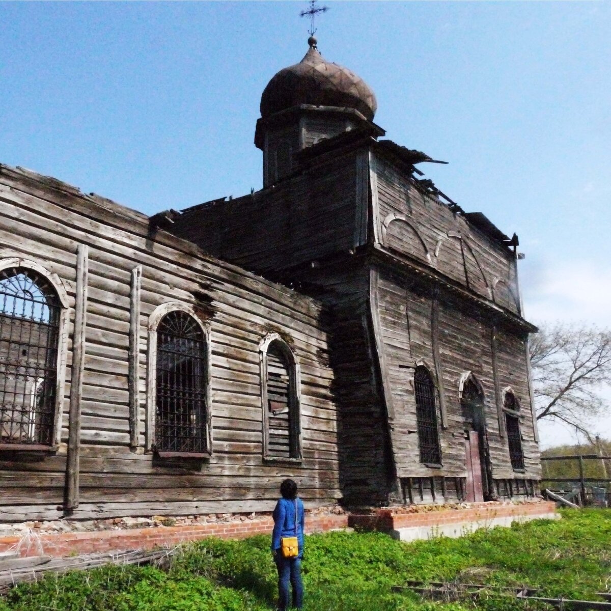 Село Троицкое заброшенная деревянная Церковь