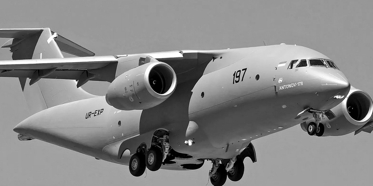 Первый транспортный самолет. АН 178 шасси. АН-178 транспортный самолёт. Ил-214 военно-транспортный самолёт. Грузовой АН 178.