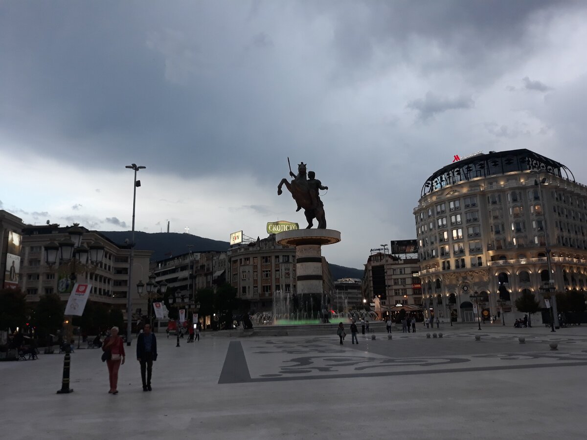 Площадь Македония