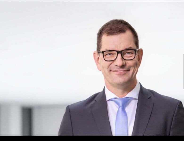                                                                     Маркус Дюсманн